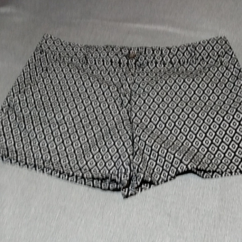George High Waist Black and White Geometric Shorts